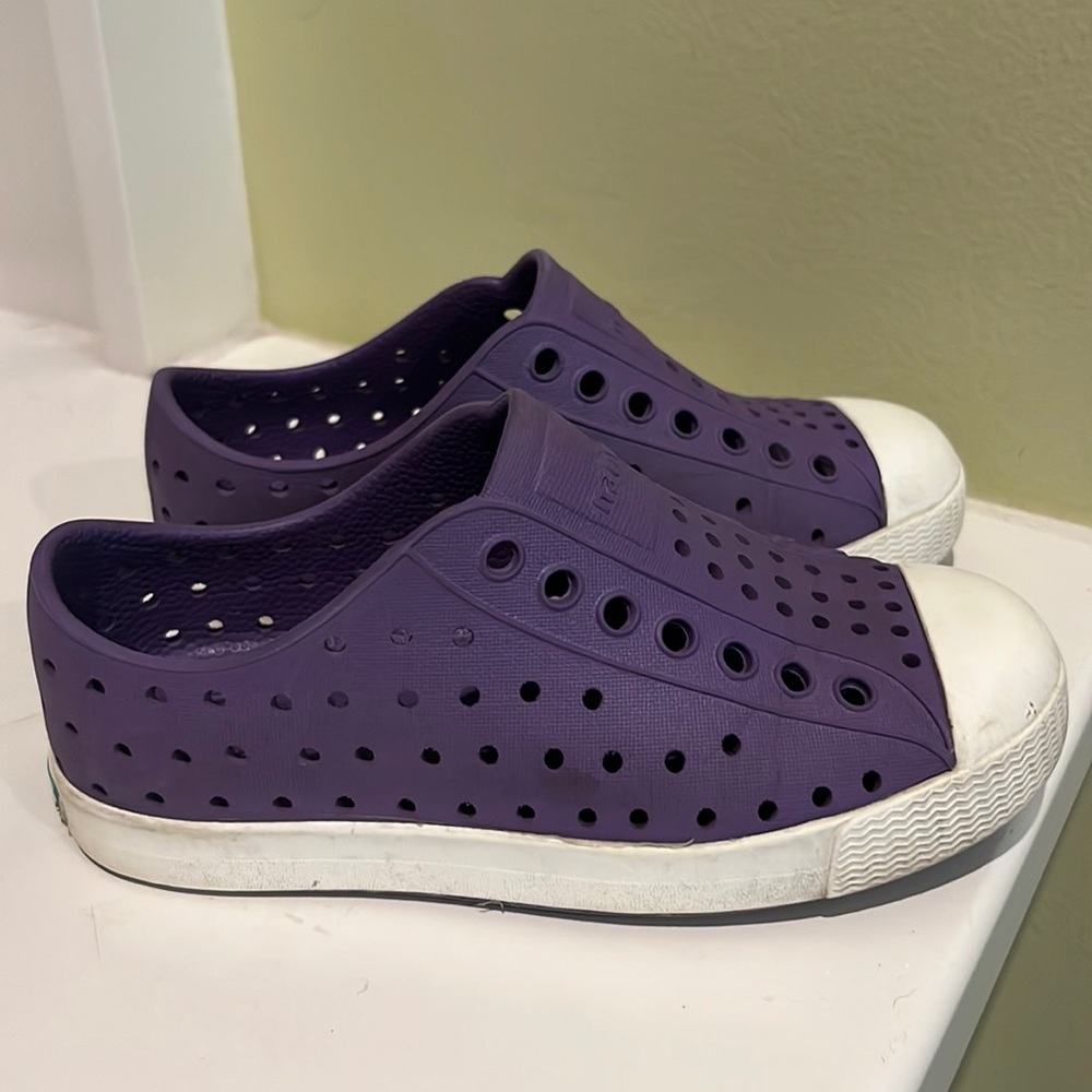 Native Jefferson Size 10 (Good Condition)